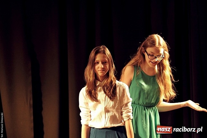 Zdjęcie w galerii na portalu naszraciborz.pl: Grupa Teatralna 4 ŚCIANA I zaprezentowała Casting wiadomości z regionu