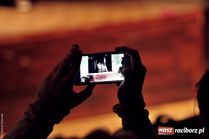 Zdjęcie w galerii na portalu naszraciborz.pl: Grupa Teatralna 4 ŚCIANA I zaprezentowała Casting wiadomości z regionu