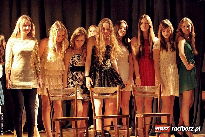 Zdjęcie w galerii na portalu naszraciborz.pl: Grupa Teatralna 4 ŚCIANA I zaprezentowała Casting wiadomości z regionu