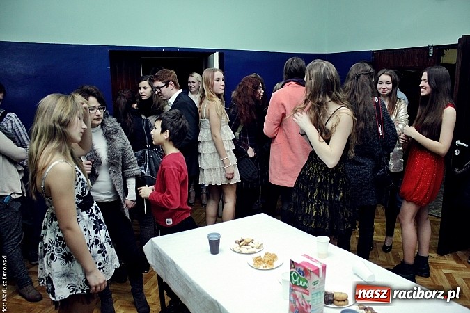 Zdjęcie w galerii na portalu naszraciborz.pl: Grupa Teatralna 4 ŚCIANA I zaprezentowała Casting wiadomości z regionu