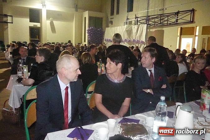 Zdjęcie w galerii na portalu naszraciborz.pl: Zabawa jak w Rio, bażant jak żywy – karnawał w rudzkiej szkole! wiadomości z regionu