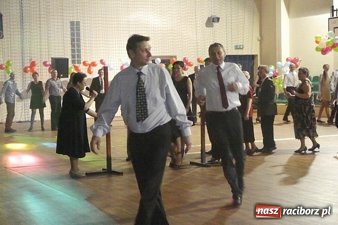 Zdjęcie w galerii na portalu naszraciborz.pl: Zabawa jak w Rio, bażant jak żywy – karnawał w rudzkiej szkole! wiadomości z regionu