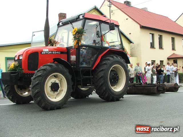 Zdjęcie w galerii na portalu naszraciborz.pl: Tłumy na dożynkach w Pietrowicach wiadomości z regionu
