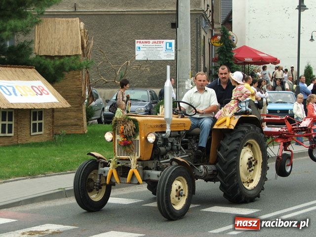 Zdjęcie w galerii na portalu naszraciborz.pl: Tłumy na dożynkach w Pietrowicach wiadomości z regionu