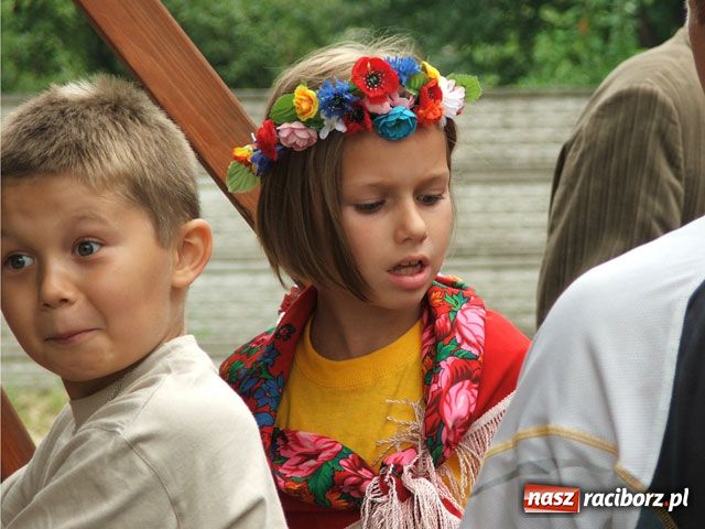 Zdjęcie w galerii na portalu naszraciborz.pl: Tłumy na dożynkach w Pietrowicach wiadomości z regionu