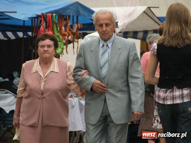 Zdjęcie w galerii na portalu naszraciborz.pl: Tłumy na dożynkach w Pietrowicach wiadomości z regionu