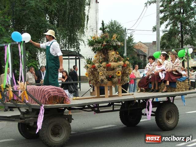 Zdjęcie w galerii na portalu naszraciborz.pl: Tłumy na dożynkach w Pietrowicach wiadomości z regionu