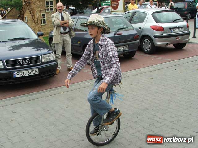 Zdjęcie w galerii na portalu naszraciborz.pl: Tłumy na dożynkach w Pietrowicach wiadomości z regionu