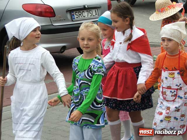 Zdjęcie w galerii na portalu naszraciborz.pl: Tłumy na dożynkach w Pietrowicach wiadomości z regionu