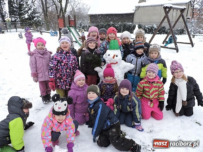 Zdjęcie w galerii na portalu naszraciborz.pl: Zabawy integracyjne z rodzicami w Przedszkolu nr 16  wiadomości z regionu