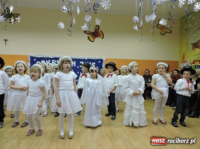 Zdjęcie w galerii na portalu naszraciborz.pl: Zabawy integracyjne z rodzicami w Przedszkolu nr 16  wiadomości z regionu