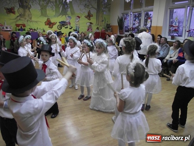 Zdjęcie w galerii na portalu naszraciborz.pl: Zabawy integracyjne z rodzicami w Przedszkolu nr 16  wiadomości z regionu