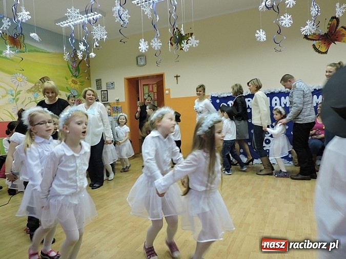 Zdjęcie w galerii na portalu naszraciborz.pl: Zabawy integracyjne z rodzicami w Przedszkolu nr 16  wiadomości z regionu
