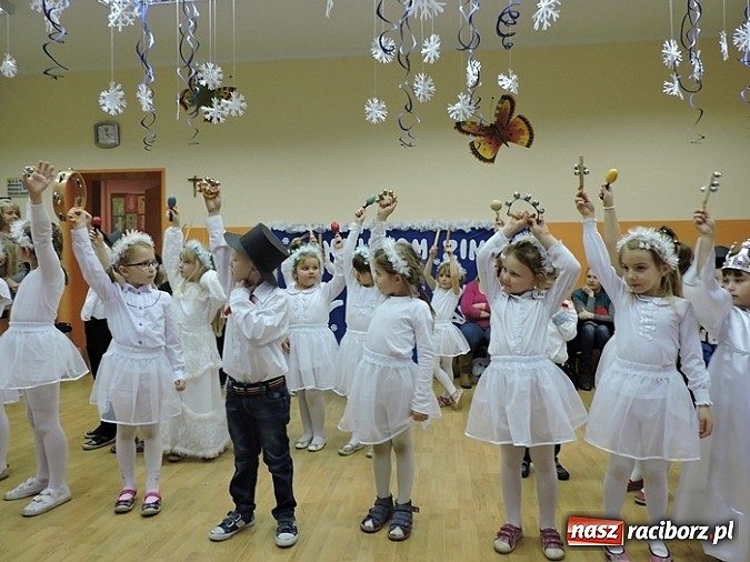 Zdjęcie w galerii na portalu naszraciborz.pl: Zabawy integracyjne z rodzicami w Przedszkolu nr 16  wiadomości z regionu