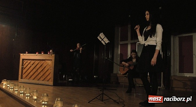 Zdjęcie w galerii na portalu naszraciborz.pl: Klimatyczna kawiarenka poetycka w I LO wiadomości z regionu