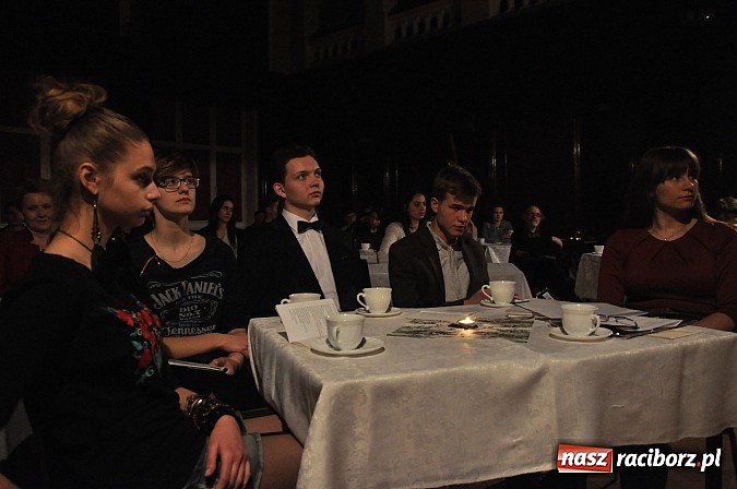 Zdjęcie w galerii na portalu naszraciborz.pl: Klimatyczna kawiarenka poetycka w I LO wiadomości z regionu