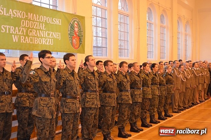Zdjęcie w galerii na portalu naszraciborz.pl: 308 osób kandydowało. Do służby dostało się raptem dwudziestu najlepszych wiadomości z regionu