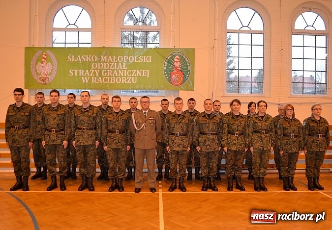 Zdjęcie w galerii na portalu naszraciborz.pl: 308 osób kandydowało. Do służby dostało się raptem dwudziestu najlepszych wiadomości z regionu