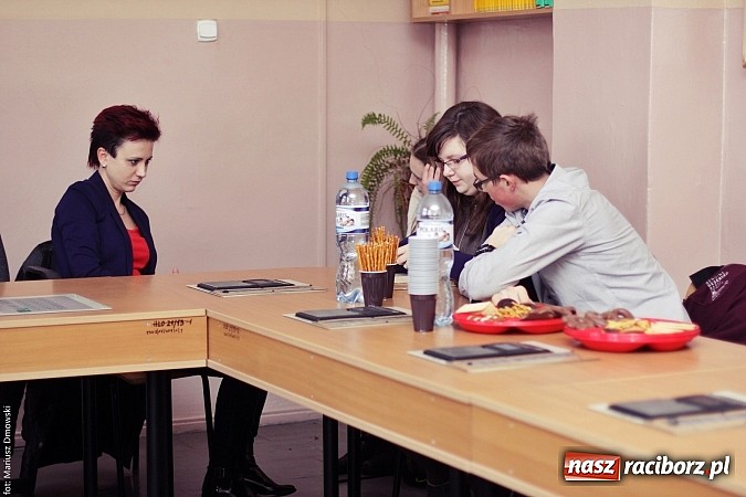 Zdjęcie w galerii na portalu naszraciborz.pl: Uczniowie recytowali Mickiewicza i Eichendorffa w II LO  wiadomości z regionu