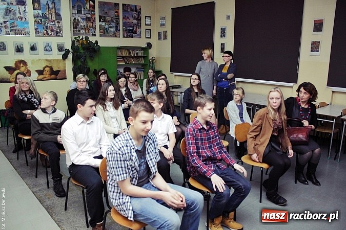Zdjęcie w galerii na portalu naszraciborz.pl: Uczniowie recytowali Mickiewicza i Eichendorffa w II LO  wiadomości z regionu