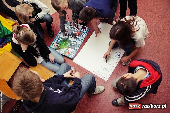 Zdjęcie w galerii na portalu naszraciborz.pl: Deutsch-Wagen-Tour, czyli zabawa po niemiecku w szkole na Ostrogu wiadomości z regionu