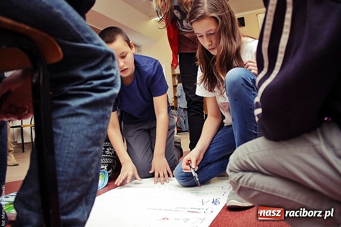 Zdjęcie w galerii na portalu naszraciborz.pl: Deutsch-Wagen-Tour, czyli zabawa po niemiecku w szkole na Ostrogu wiadomości z regionu