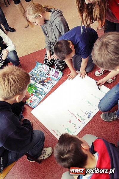 Zdjęcie w galerii na portalu naszraciborz.pl: Deutsch-Wagen-Tour, czyli zabawa po niemiecku w szkole na Ostrogu wiadomości z regionu