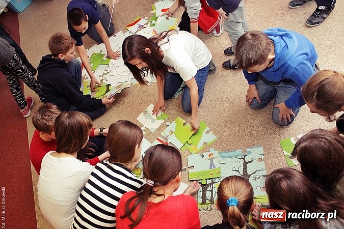 Zdjęcie w galerii na portalu naszraciborz.pl: Deutsch-Wagen-Tour, czyli zabawa po niemiecku w szkole na Ostrogu wiadomości z regionu