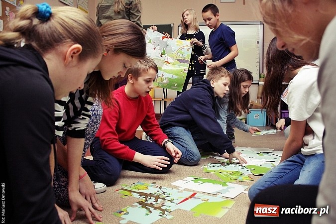 Zdjęcie w galerii na portalu naszraciborz.pl: Deutsch-Wagen-Tour, czyli zabawa po niemiecku w szkole na Ostrogu wiadomości z regionu