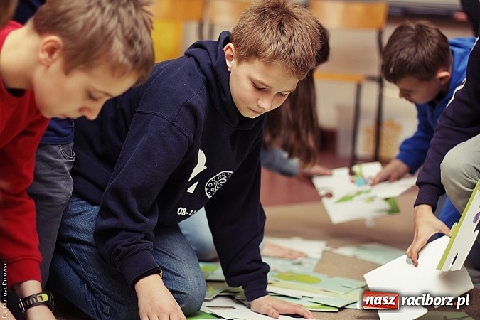 Zdjęcie w galerii na portalu naszraciborz.pl: Deutsch-Wagen-Tour, czyli zabawa po niemiecku w szkole na Ostrogu wiadomości z regionu