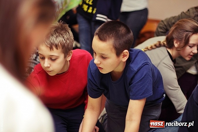 Zdjęcie w galerii na portalu naszraciborz.pl: Deutsch-Wagen-Tour, czyli zabawa po niemiecku w szkole na Ostrogu wiadomości z regionu