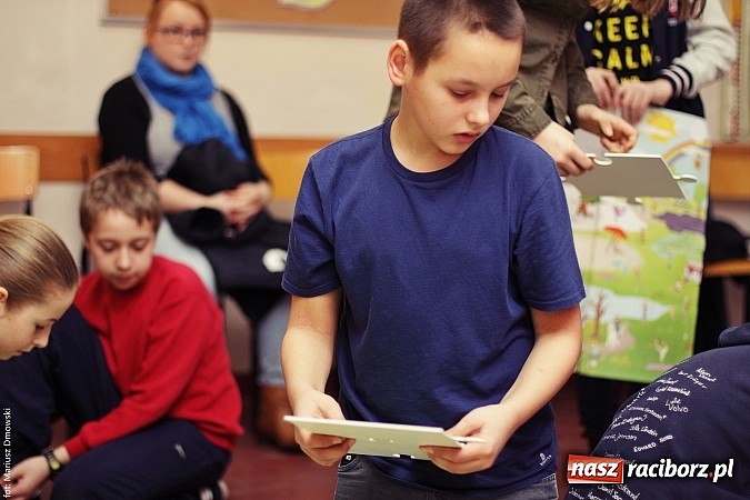 Zdjęcie w galerii na portalu naszraciborz.pl: Deutsch-Wagen-Tour, czyli zabawa po niemiecku w szkole na Ostrogu wiadomości z regionu