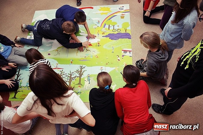 Zdjęcie w galerii na portalu naszraciborz.pl: Deutsch-Wagen-Tour, czyli zabawa po niemiecku w szkole na Ostrogu wiadomości z regionu