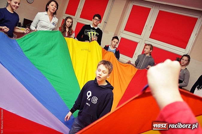 Zdjęcie w galerii na portalu naszraciborz.pl: Deutsch-Wagen-Tour, czyli zabawa po niemiecku w szkole na Ostrogu wiadomości z regionu