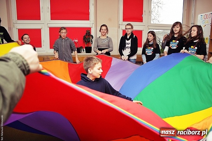 Zdjęcie w galerii na portalu naszraciborz.pl: Deutsch-Wagen-Tour, czyli zabawa po niemiecku w szkole na Ostrogu wiadomości z regionu