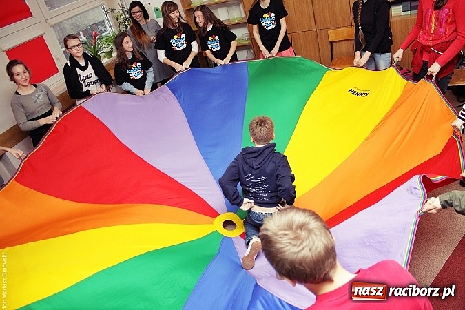 Zdjęcie w galerii na portalu naszraciborz.pl: Deutsch-Wagen-Tour, czyli zabawa po niemiecku w szkole na Ostrogu wiadomości z regionu