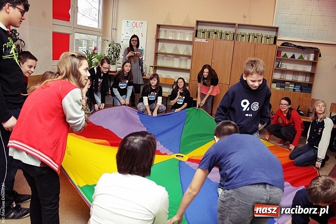 Zdjęcie w galerii na portalu naszraciborz.pl: Deutsch-Wagen-Tour, czyli zabawa po niemiecku w szkole na Ostrogu wiadomości z regionu