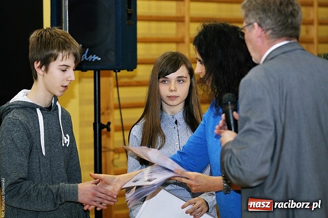 Zdjęcie w galerii na portalu naszraciborz.pl: II LO świętowało Dzień Patrona Szkoły wiadomości z regionu