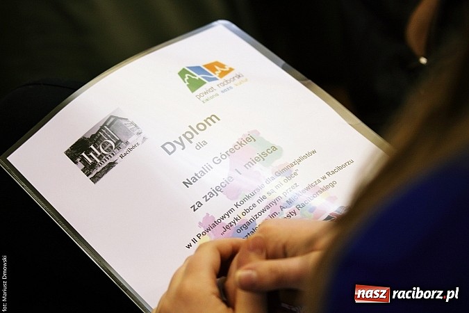 Zdjęcie w galerii na portalu naszraciborz.pl: II LO świętowało Dzień Patrona Szkoły wiadomości z regionu