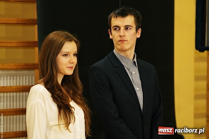 Zdjęcie w galerii na portalu naszraciborz.pl: II LO świętowało Dzień Patrona Szkoły wiadomości z regionu