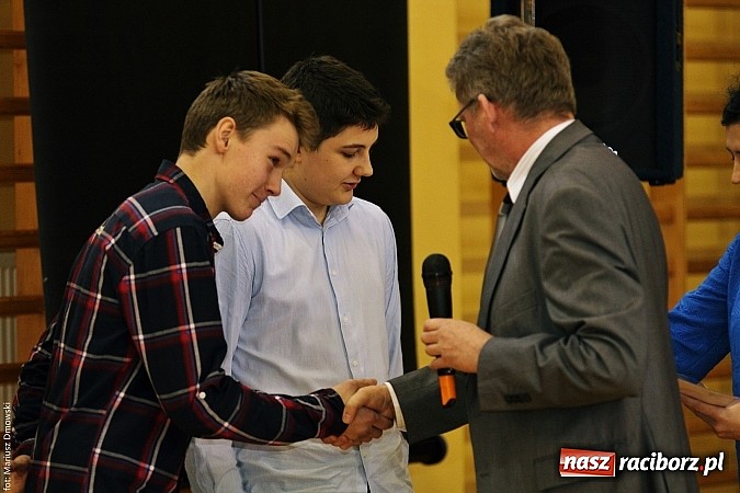 Zdjęcie w galerii na portalu naszraciborz.pl: II LO świętowało Dzień Patrona Szkoły wiadomości z regionu