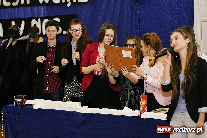 Zdjęcie w galerii na portalu naszraciborz.pl: II LO świętowało Dzień Patrona Szkoły wiadomości z regionu