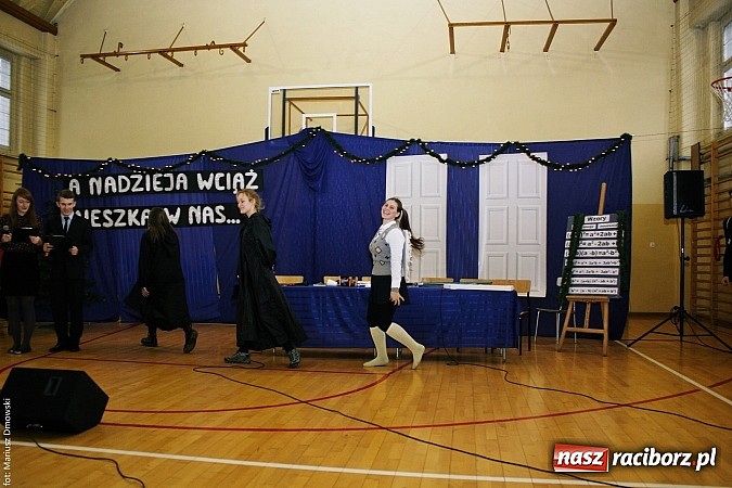 Zdjęcie w galerii na portalu naszraciborz.pl: II LO świętowało Dzień Patrona Szkoły wiadomości z regionu