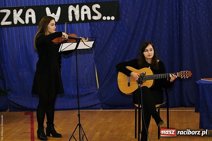 Zdjęcie w galerii na portalu naszraciborz.pl: II LO świętowało Dzień Patrona Szkoły wiadomości z regionu