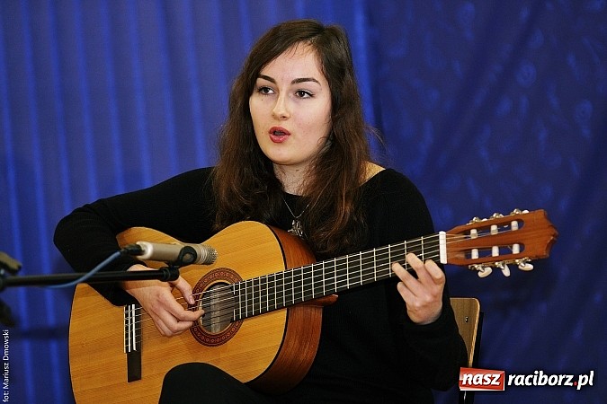 Zdjęcie w galerii na portalu naszraciborz.pl: II LO świętowało Dzień Patrona Szkoły wiadomości z regionu