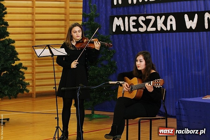 Zdjęcie w galerii na portalu naszraciborz.pl: II LO świętowało Dzień Patrona Szkoły wiadomości z regionu