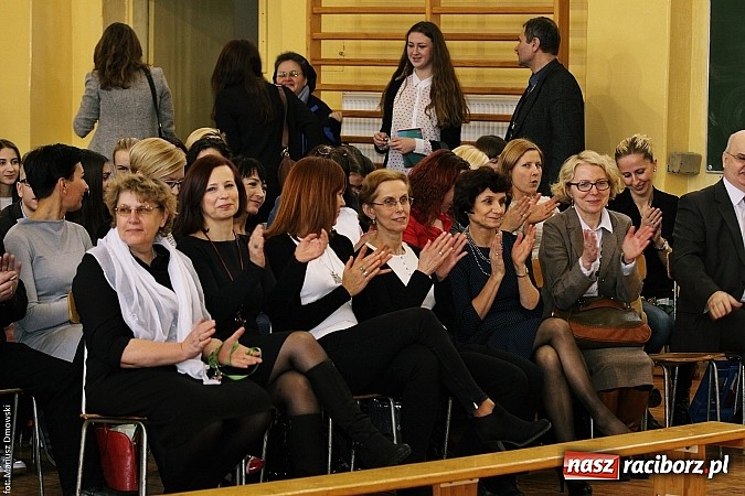 Zdjęcie w galerii na portalu naszraciborz.pl: II LO świętowało Dzień Patrona Szkoły wiadomości z regionu