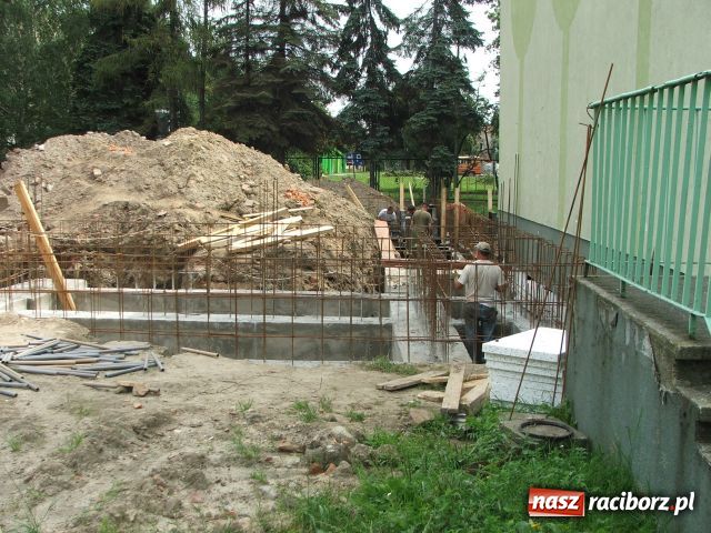 Zdjęcie w galerii na portalu naszraciborz.pl: Mickiewicz stroi się w NOWE SZATY wiadomości z regionu