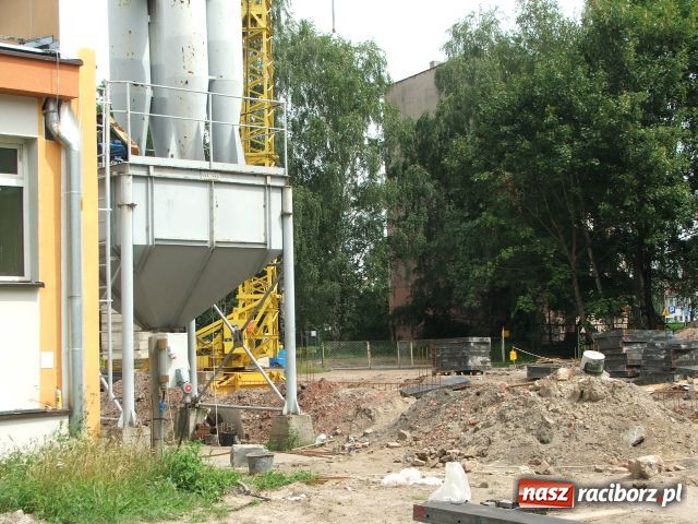 Zdjęcie w galerii na portalu naszraciborz.pl: Mickiewicz stroi się w NOWE SZATY wiadomości z regionu