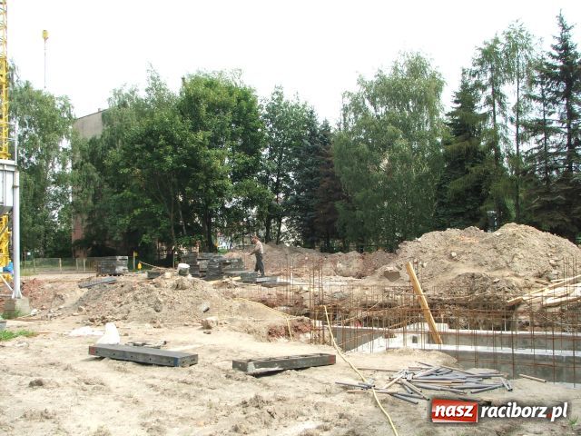 Zdjęcie w galerii na portalu naszraciborz.pl: Mickiewicz stroi się w NOWE SZATY wiadomości z regionu